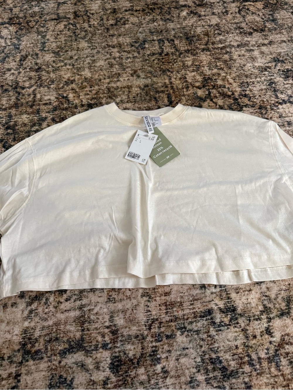 H&M Cream Cropped Tee